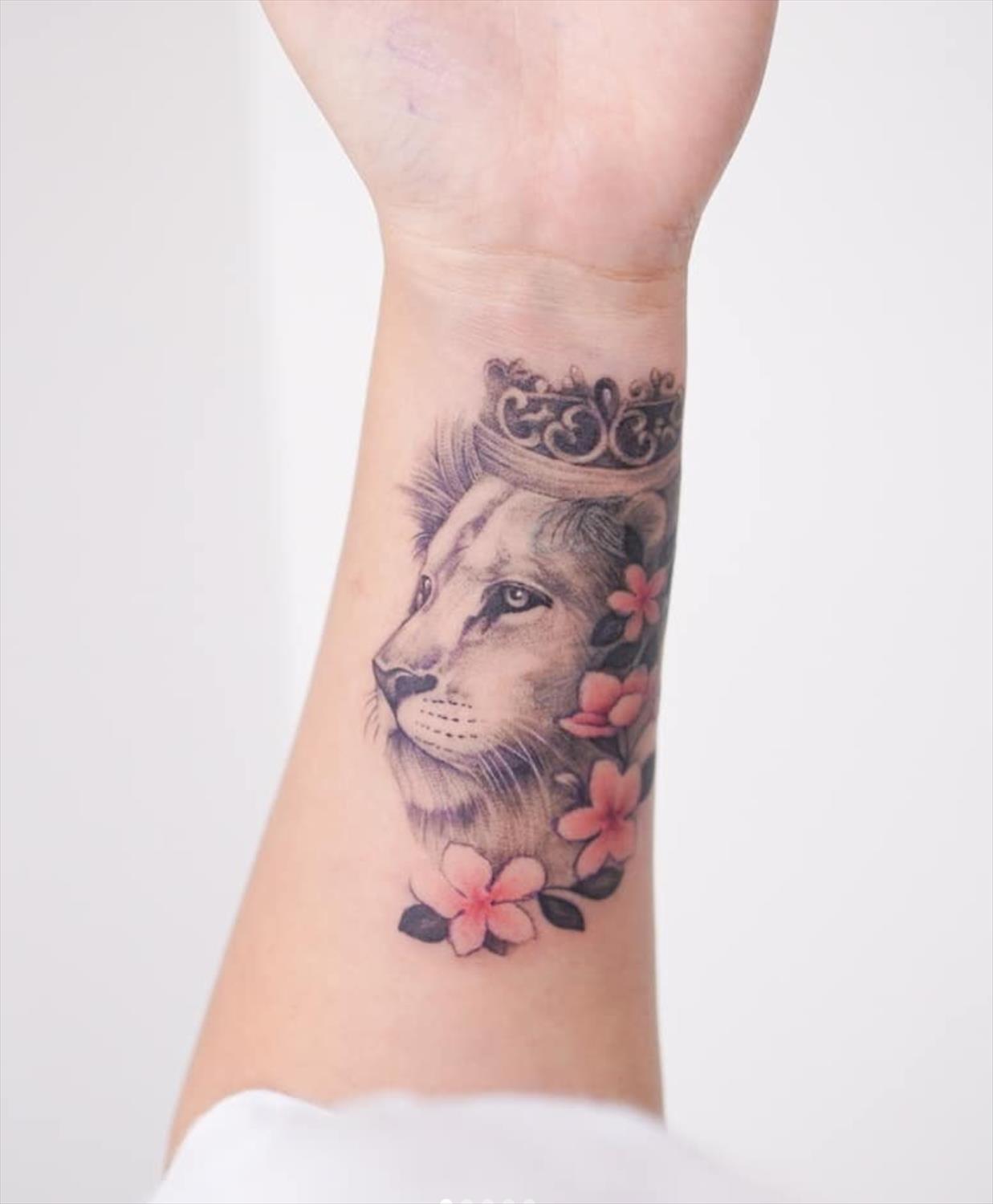 25 lion tattoos for women with meaning