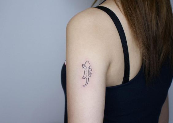 20 little lizard tattoos for men and women