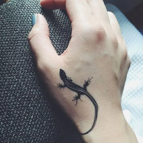 20 little lizard tattoos for men and women