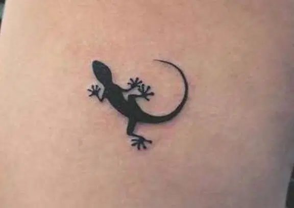 20 little lizard tattoos for men and women