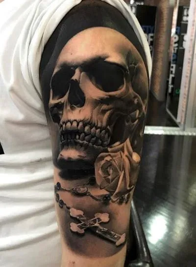 Skull tattoo on the shoulder