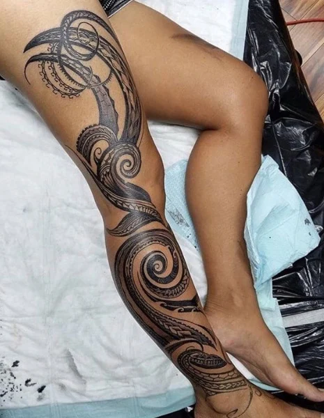 Tribal tattoo on the leg