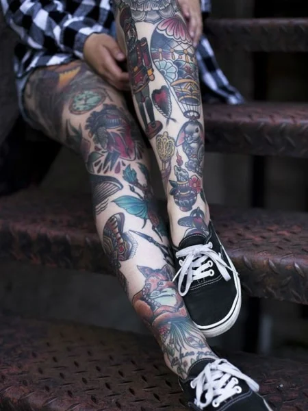 Tattoo sleeves on the leg