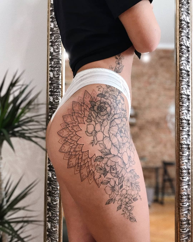 30+ chic and sexy hip tattoos for women