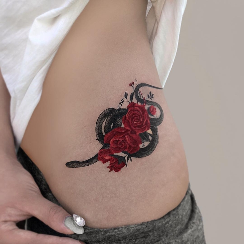 30+ chic and sexy hip tattoos for women