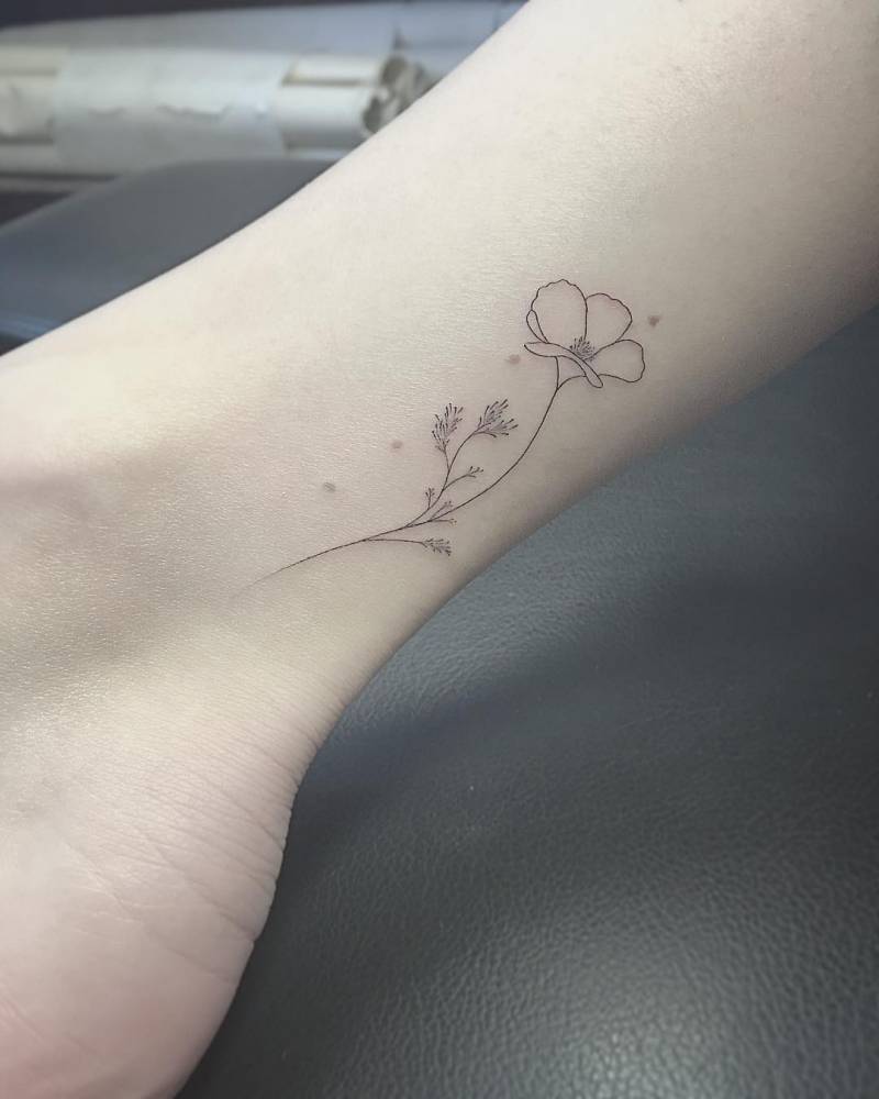 Tattoo of a flower on your leg