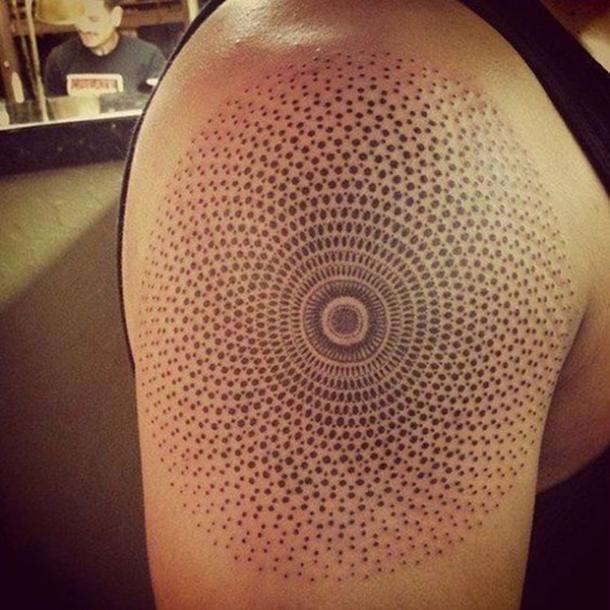 Tattoo with the illusion of an expanding circle.