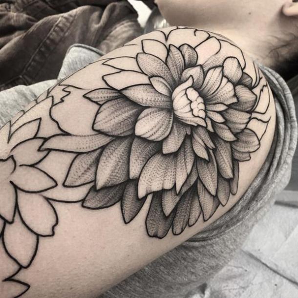 Tattoo Endless Flower with Dots and Solid Lines