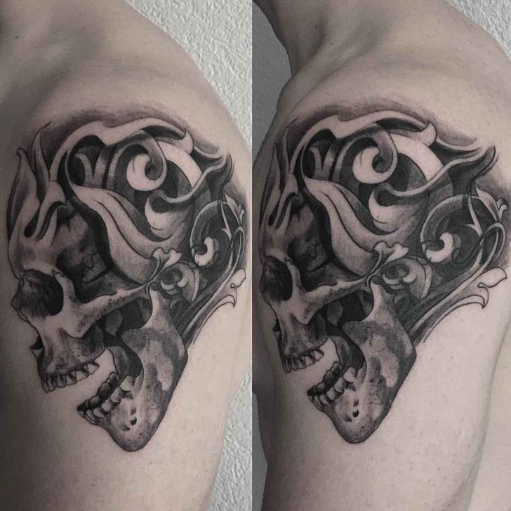 Baroque tattoo on the shoulder