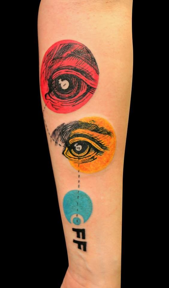 Tattoos in the Art Brut style on the arm