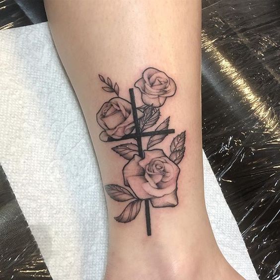 Tattoo of the cross on the leg