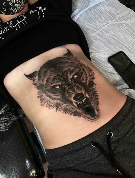 Tattoo of a wolf on the abdomen