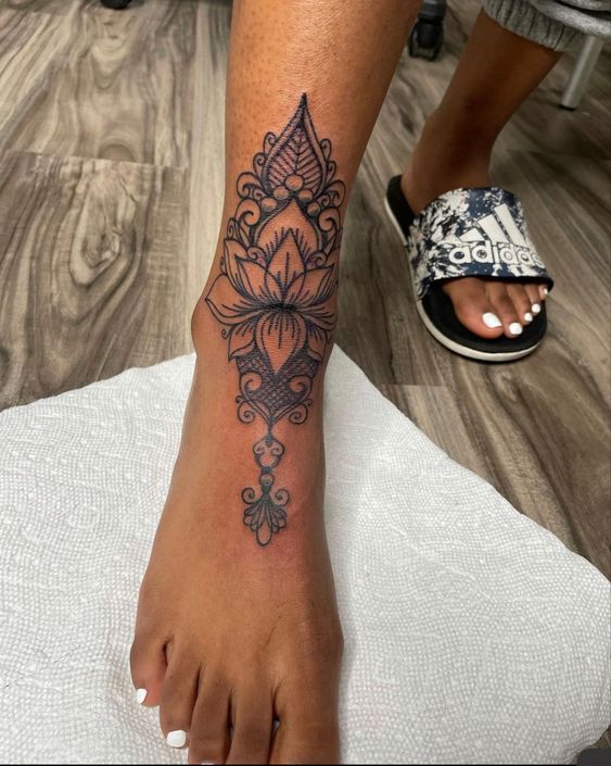 Women's ankle and ankle tattoos