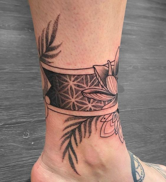 Women's ankle and ankle tattoos