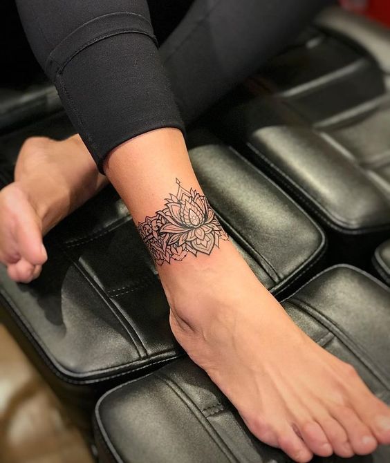 Women's ankle and ankle tattoos