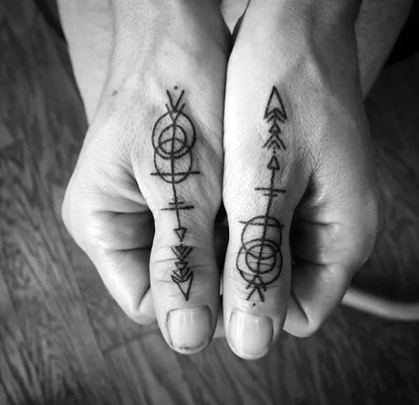 Tattoos on the fingers of men