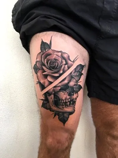 Tattoo of a rose on the thigh