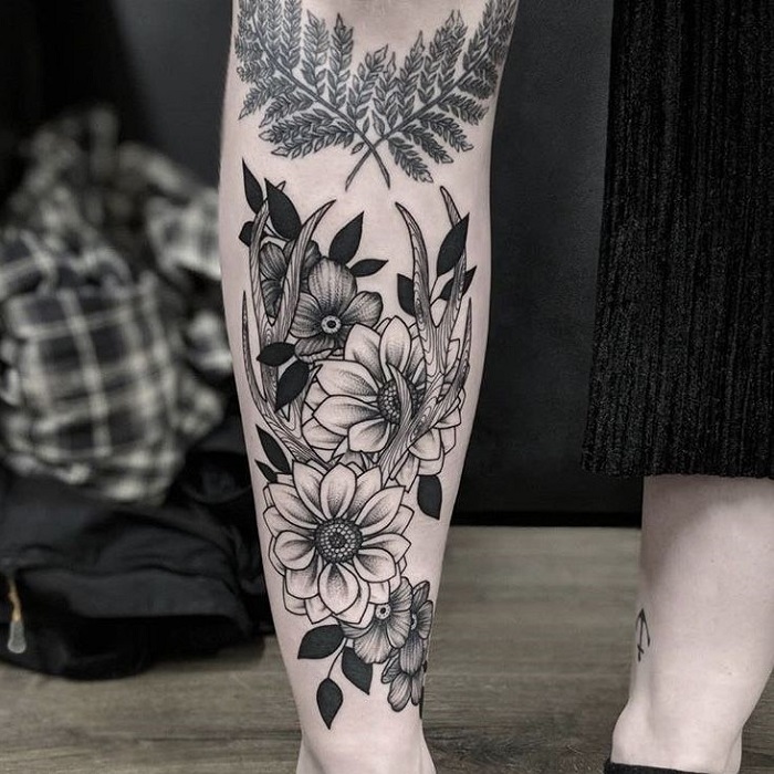 Flower tattoo on the shin 