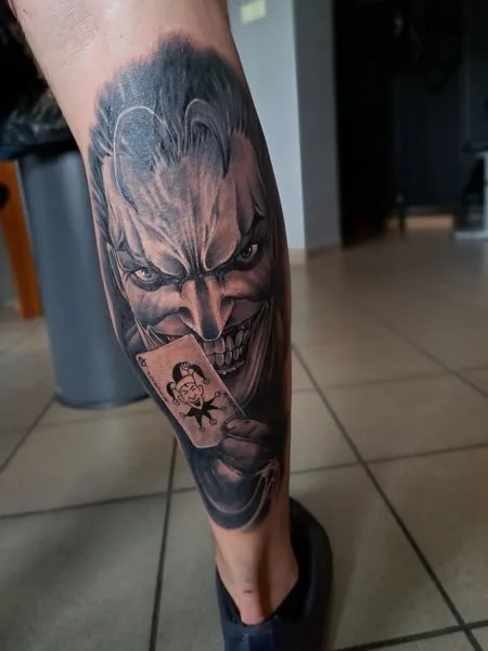 Tattoo on the Joker's leg 