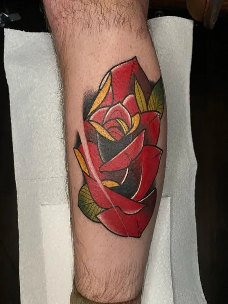 Tattoo of roses on the leg