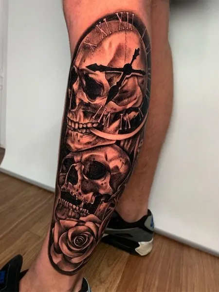 Tattoo of a skull on a leg