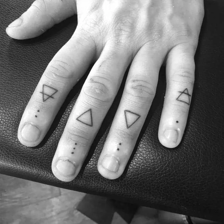 Tattoos on the fingers of men