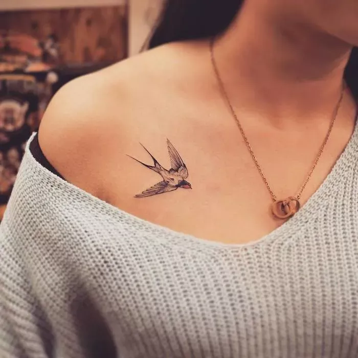 Bird tattoos on the clavicle