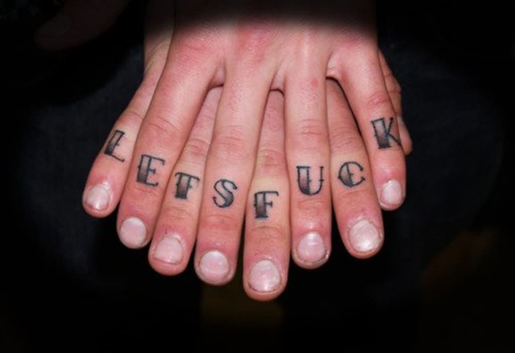 Ideas for tattooing letters on your fingers