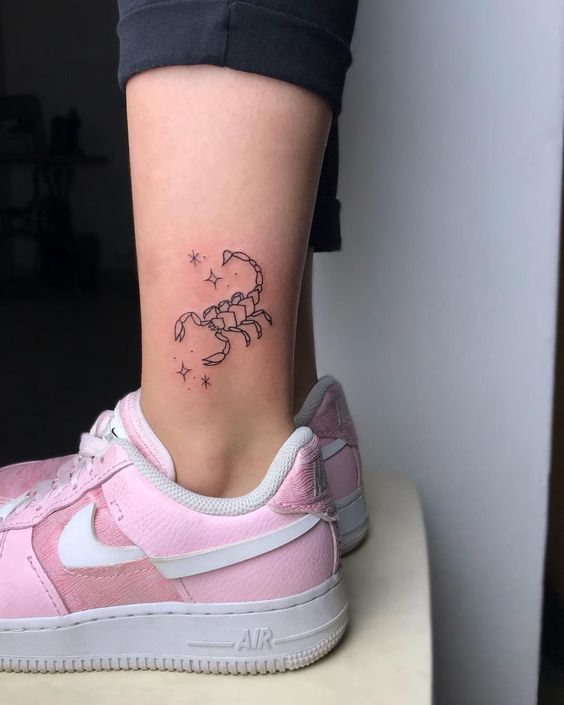 Tattoo of a scorpion on the leg