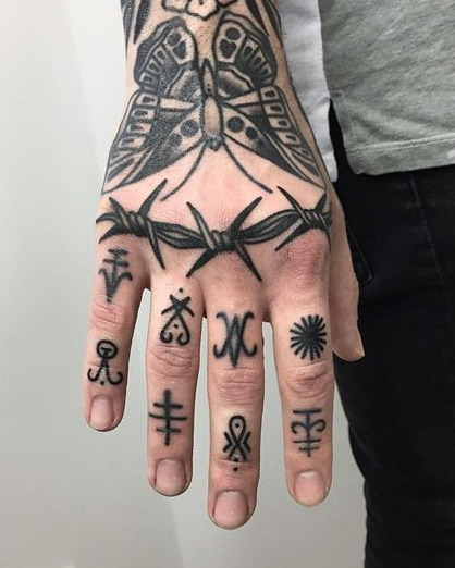 30+ cool finger tattoo ideas for men and women in 2023