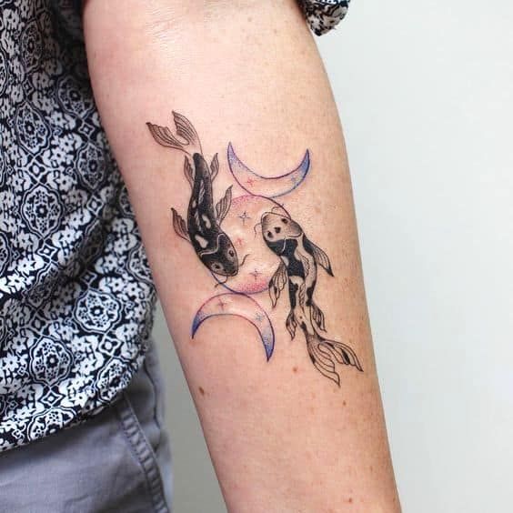 Tattoo of the fish zodiac sign on the forearm for women