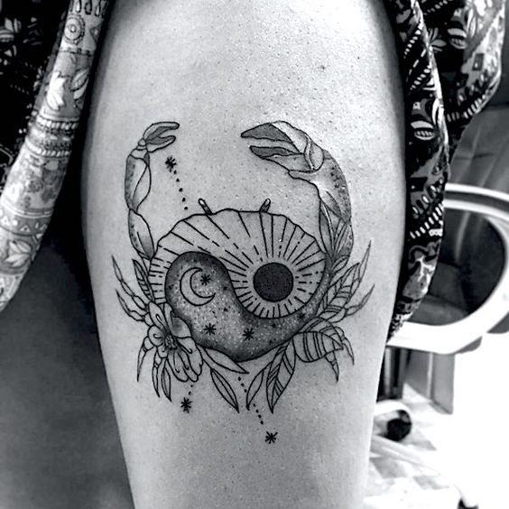 Tattoo of the zodiac sign of Cancer on the leg