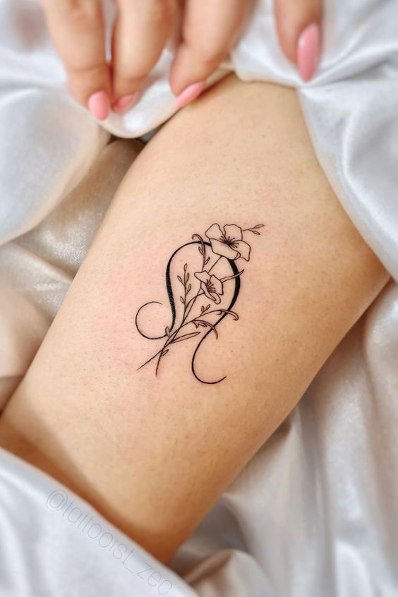 Tattoo of the zodiac sign lion on the hip for women