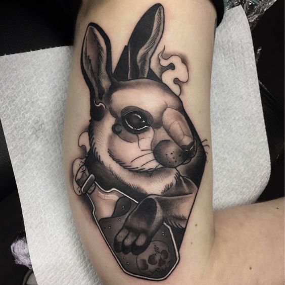 Tattoo of a hare (rabbit) on the shoulder for women