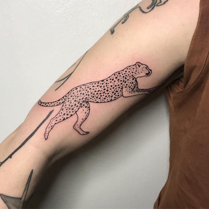 Cheetah tattoo on the shoulder for women