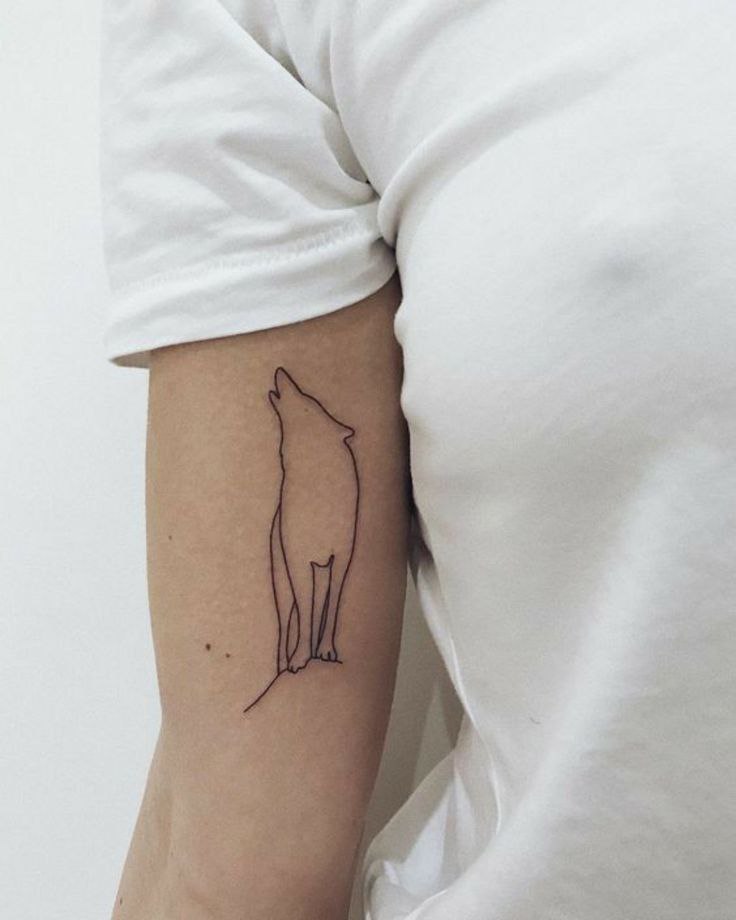 Tattoo of a wolf on the shoulder for women