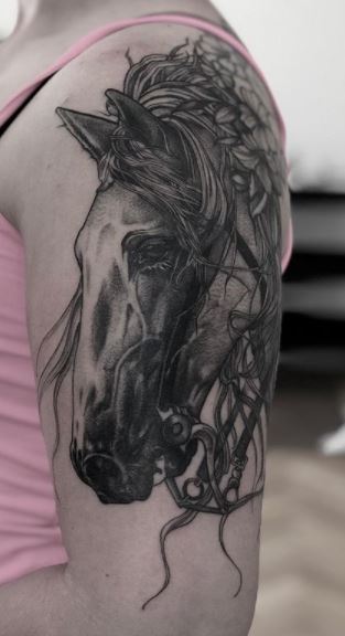 Tattoo of a horse on the shoulder for women