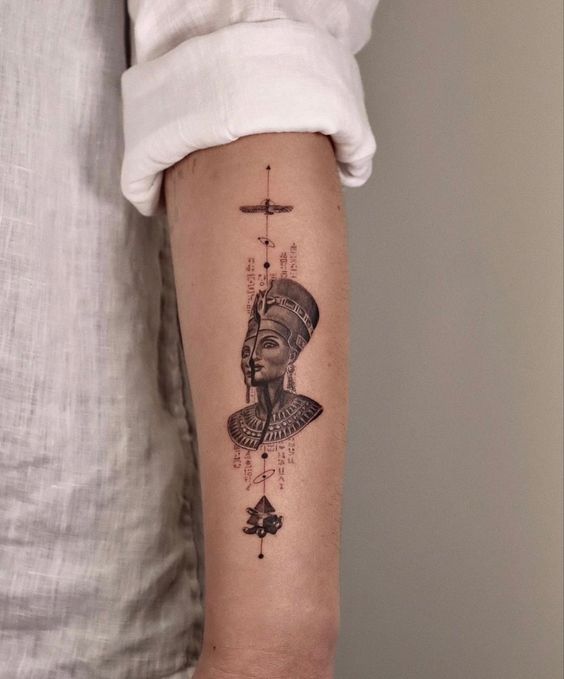 Tattoo of Nefertiti on the shoulder for women