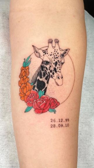 Tattoo of a giraffe on the forearm for women