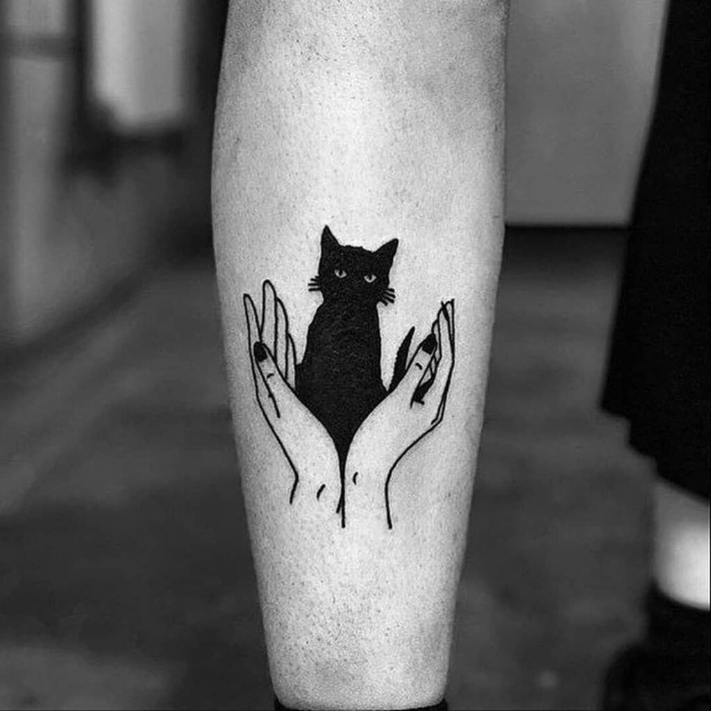 Tattoo of a cat on the leg for men