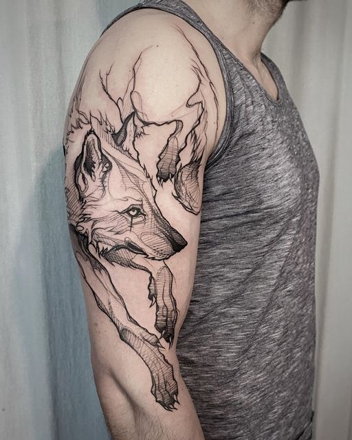 Tattoo of a wolf on the shoulder for men