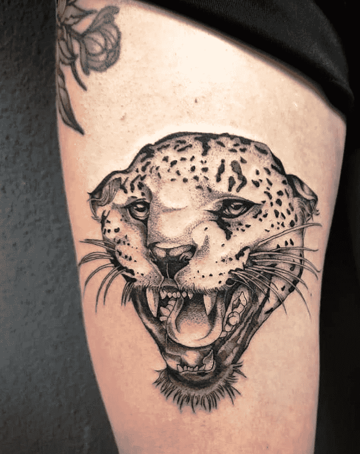 Cheetah tattoo on the hip for men