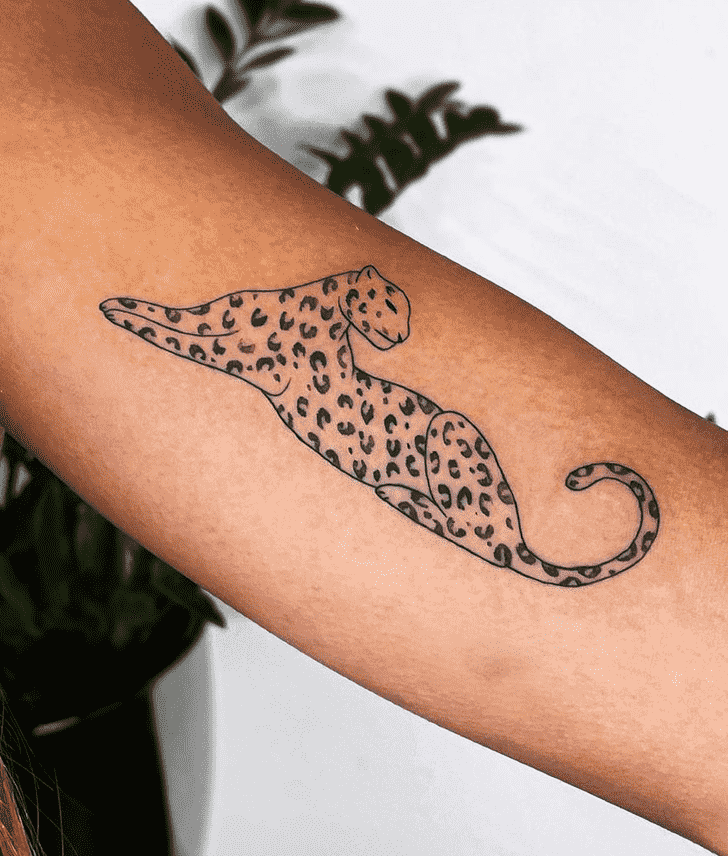 Cheetah tattoo on the shoulder for men