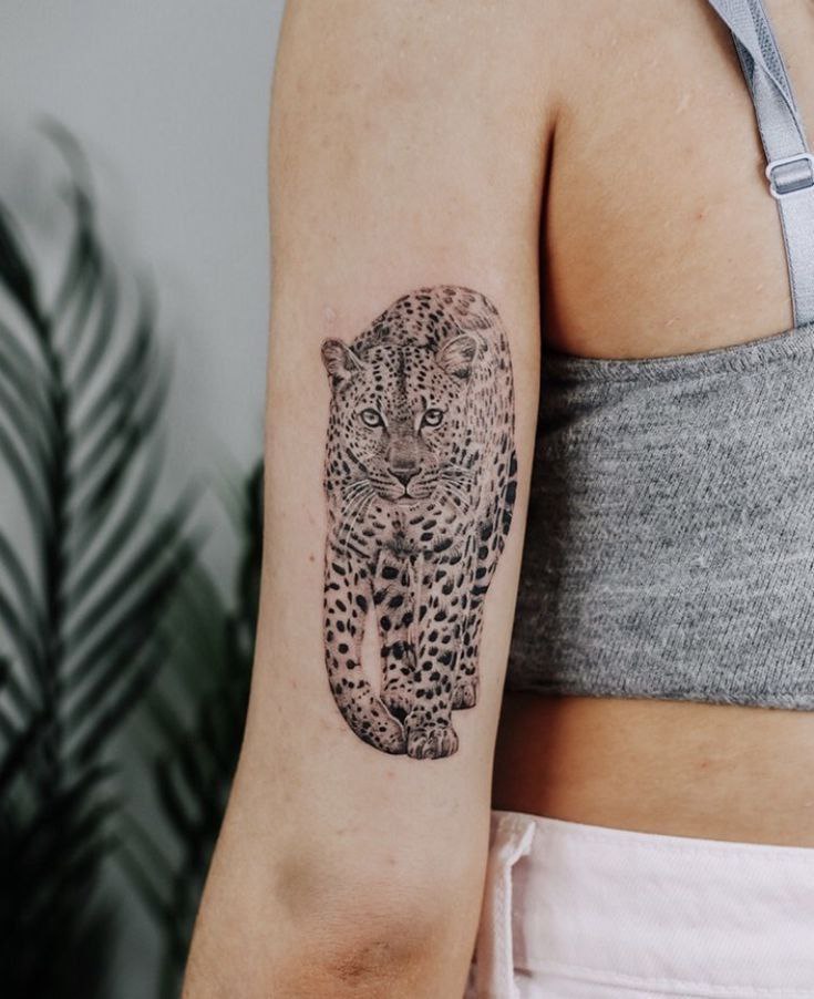 Leopard tattoo on the shoulder for women