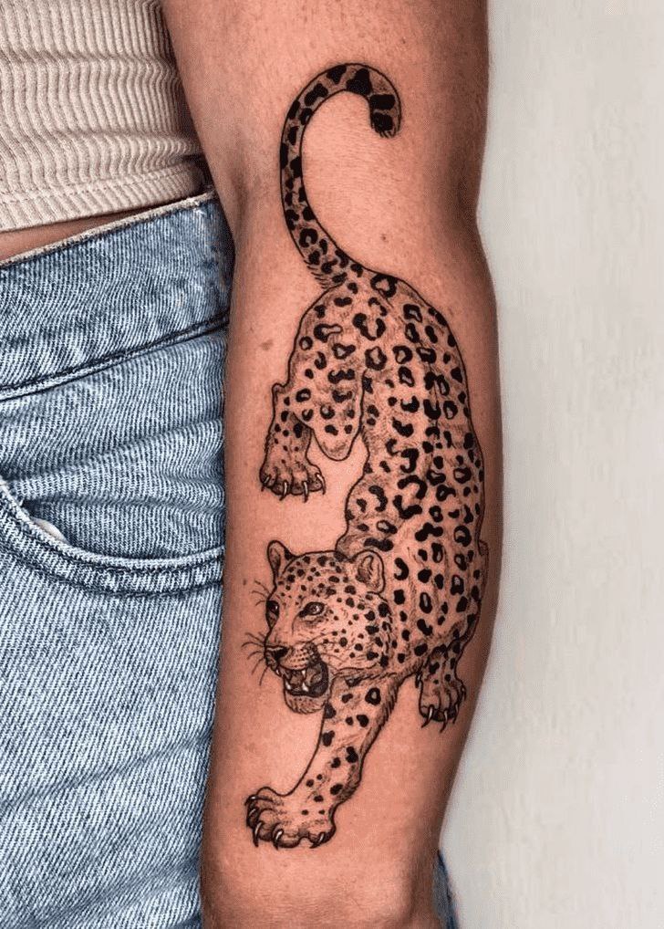 Leopard tattoo on the forearm for women