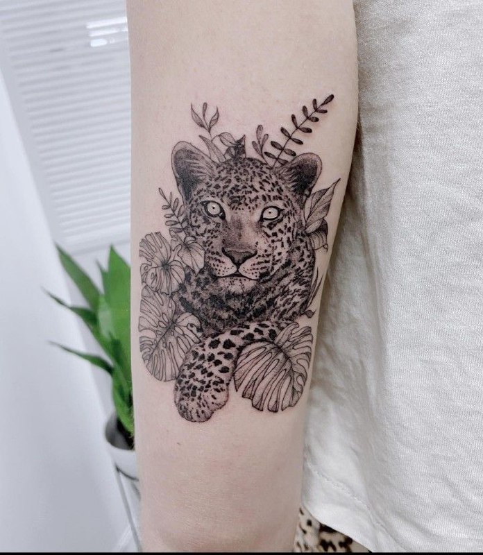 Leopard tattoo on the forearm for women