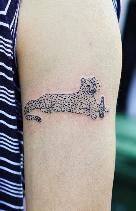 Cheetah tattoo on the shoulder for men