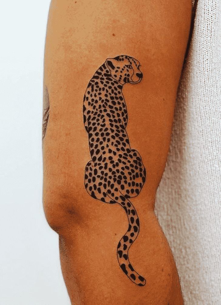 Cheetah tattoo on the shoulder for men