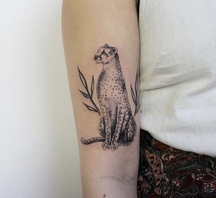 Cheetah tattoo on the shoulder for women