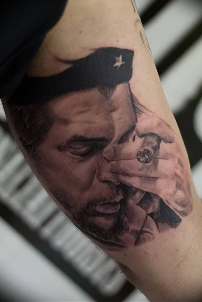 Che Guevara tattoo on the leg for men